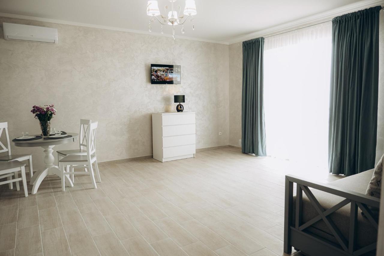 Три Слона Hotel Zatoka Exterior photo