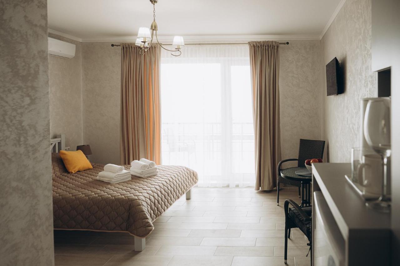 Три Слона Hotel Zatoka Exterior photo