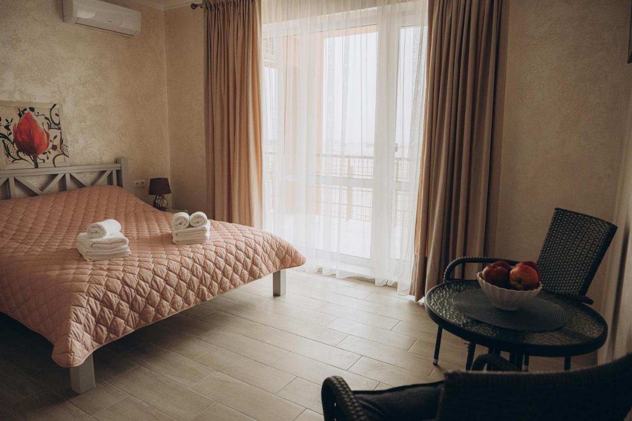 Три Слона Hotel Zatoka Exterior photo