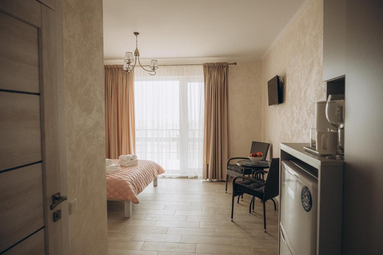 Три Слона Hotel Zatoka Exterior photo