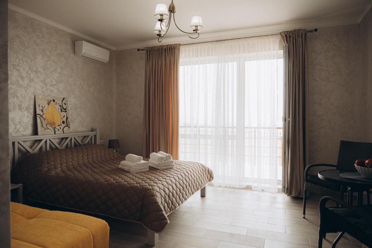 Три Слона Hotel Zatoka Exterior photo