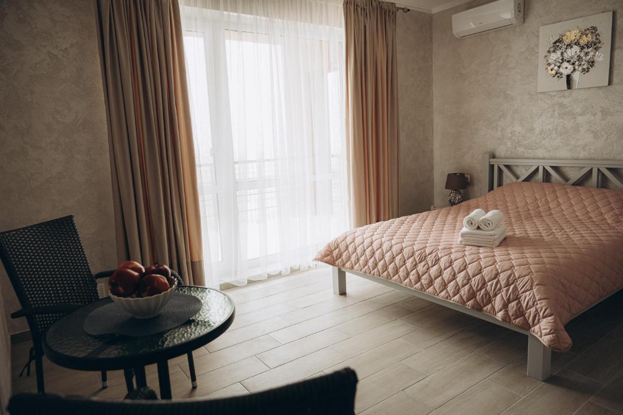 Три Слона Hotel Zatoka Exterior photo