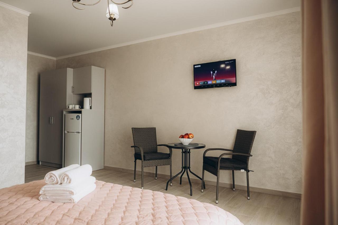 Три Слона Hotel Zatoka Exterior photo
