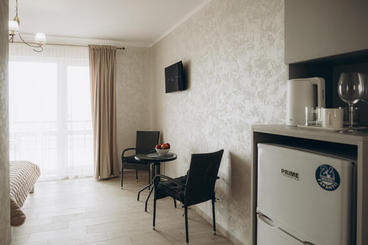 Три Слона Hotel Zatoka Exterior photo